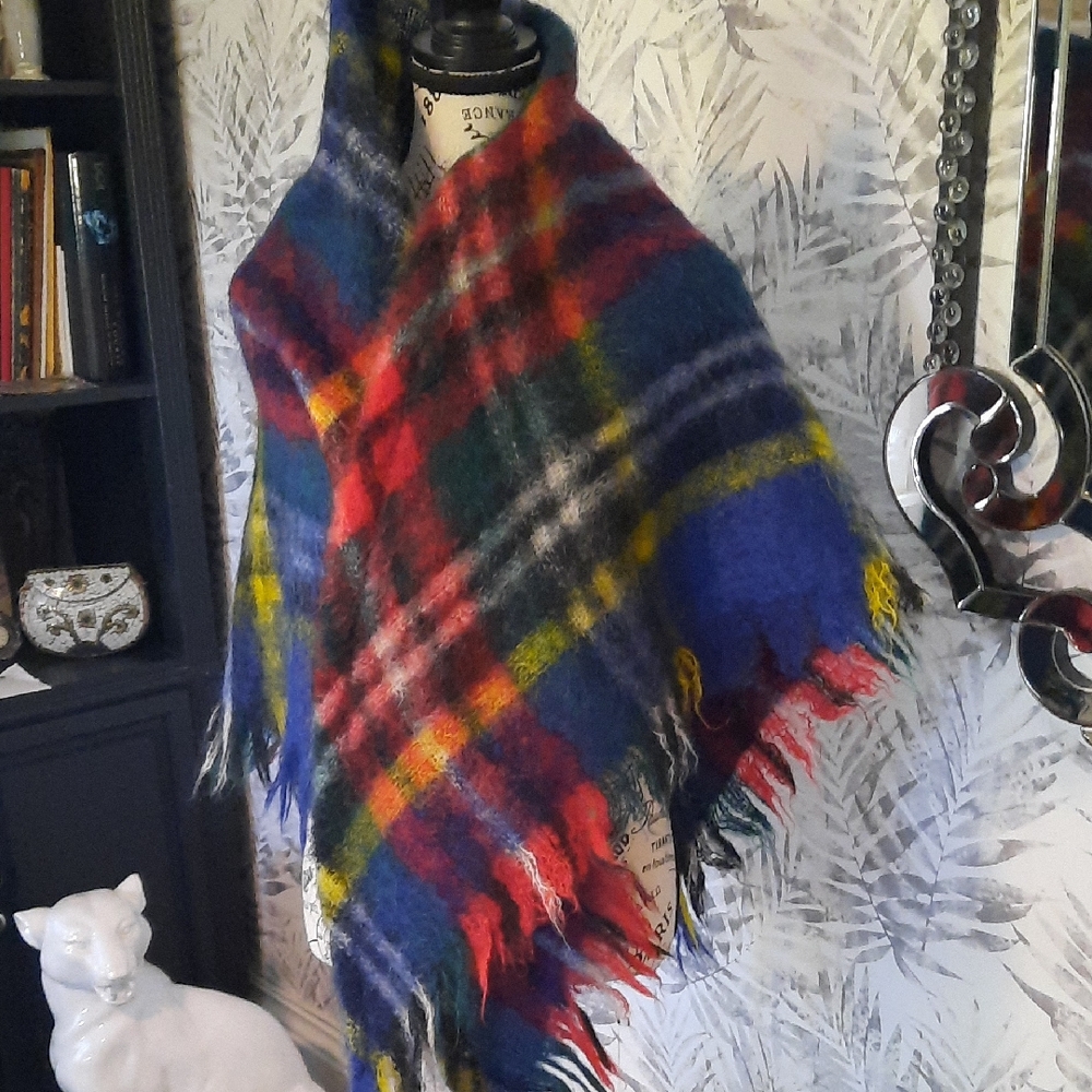 HOLT RENFREW Vibrant Plaid Wool Shawl